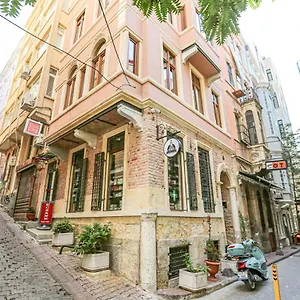 No 8 Galata Apartment